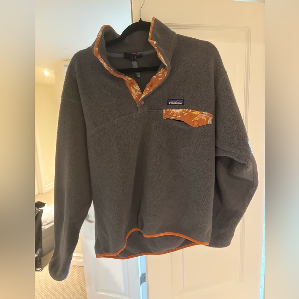 Patagonia Lightweight Synchilla Snap T. Gray and Orange Men's Medium.